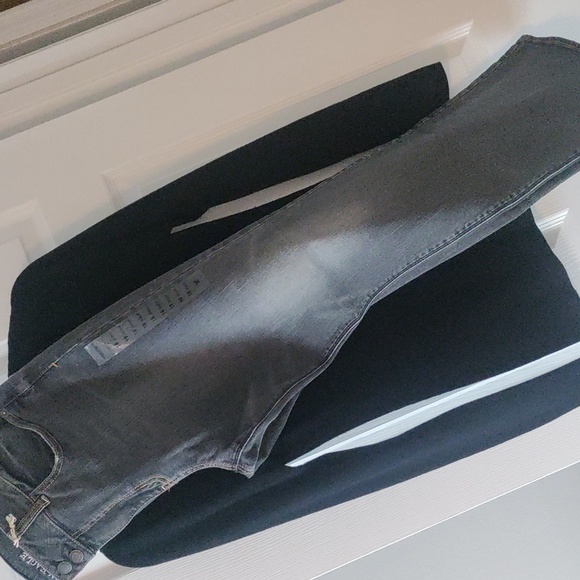 AE Artist Jeans - Picture 9 of 9